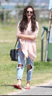 Kaya Scodelario feet photo thumbnail