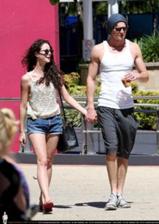 Kaya Scodelario feet photo thumbnail