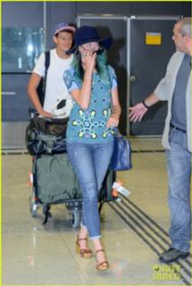 Kaya Scodelario feet photo thumbnail
