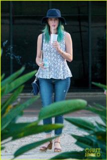 Kaya Scodelario feet photo thumbnail