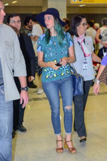 Kaya Scodelario feet photo thumbnail