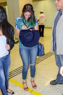 Kaya Scodelario feet photo thumbnail