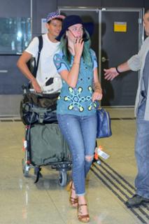 Kaya Scodelario feet photo thumbnail