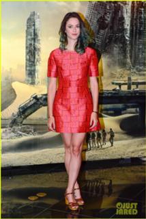 Kaya Scodelario feet photo thumbnail