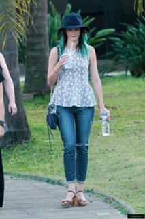 Kaya Scodelario feet photo thumbnail
