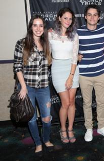 Kaya Scodelario feet photo thumbnail