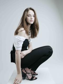 Kaya Scodelario feet photo thumbnail