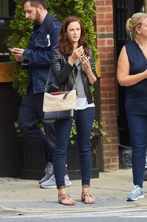 Kaya Scodelario feet photo thumbnail