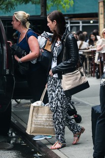 Kaya Scodelario feet photo thumbnail