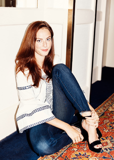 Kaya Scodelario feet photo thumbnail
