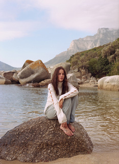 Kaya Scodelario feet photo thumbnail