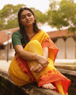 Kayadu Lohar feet photo 5