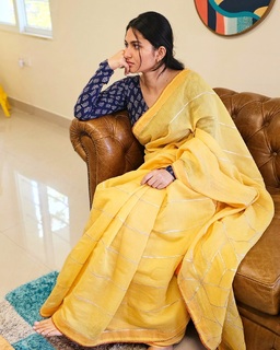 Kayadu Lohar feet photo 4