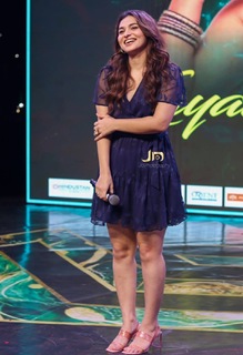 Kayadu Lohar feet photo 17