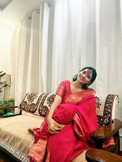 Kayadu Lohar feet photo 3