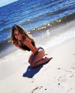 Kayla Becker feet photo thumbnail