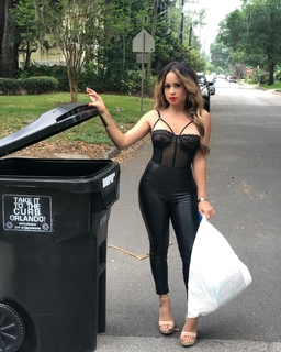 Kayla Becker feet photo thumbnail