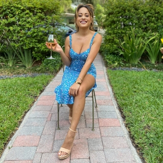 Kayla Becker feet photo thumbnail