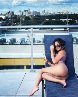 Kayla Becker feet photo thumbnail