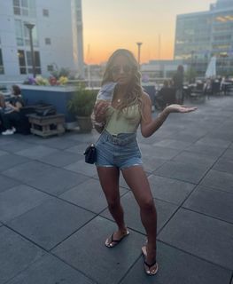 Kayla Becker feet photo thumbnail