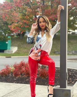 Kayla Becker feet photo thumbnail