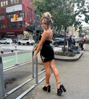 Kayla Becker feet photo thumbnail