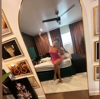 Kayla Becker feet photo thumbnail