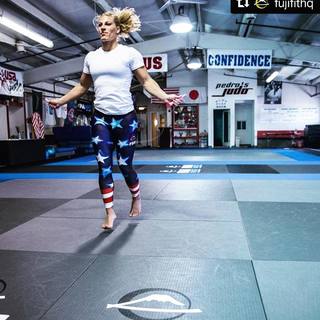 Kayla Harrison feet photo thumbnail