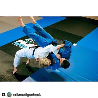 Kayla Harrison feet photo thumbnail