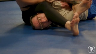 Kayla Harrison feet photo thumbnail