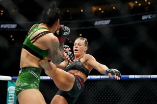 Kayla Harrison feet photo thumbnail