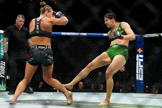 Kayla Harrison feet photo thumbnail