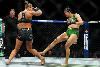 Kayla Harrison feet photo thumbnail