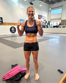 Kayla Harrison feet photo thumbnail