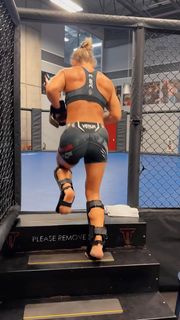 Kayla Harrison feet photo thumbnail