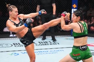 Kayla Harrison feet photo thumbnail