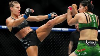 Kayla Harrison feet photo thumbnail