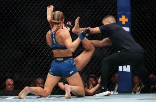 Kayla Harrison feet photo thumbnail