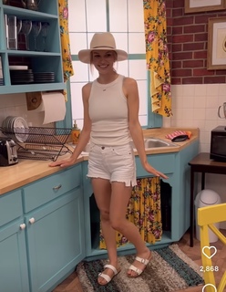 Kayla Wallace feet photo thumbnail