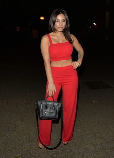 Kayleigh Morris feet photo 3