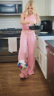 Kaylyn Kyle feet photo 2