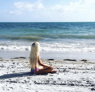 Kaylyn Slevin feet photo 4