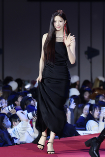 Kazuha feet photo thumbnail