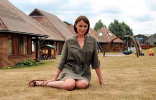 Keeley Hawes feet photo thumbnail