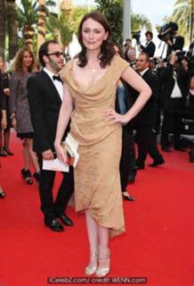 Keeley Hawes feet photo thumbnail