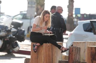 Keeley Hazell feet photo thumbnail