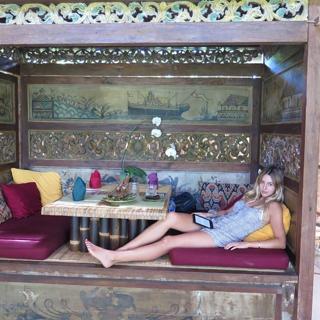 Keeley Hazell feet photo thumbnail