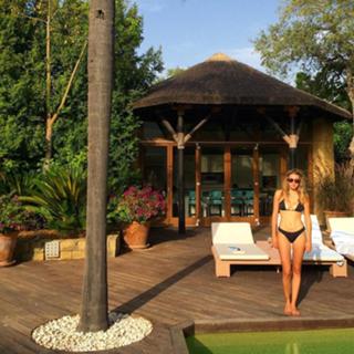Keeley Hazell feet photo thumbnail