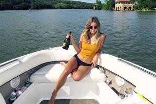 Keeley Hazell feet photo thumbnail