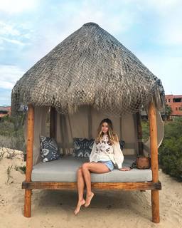 Keeley Hazell feet photo thumbnail